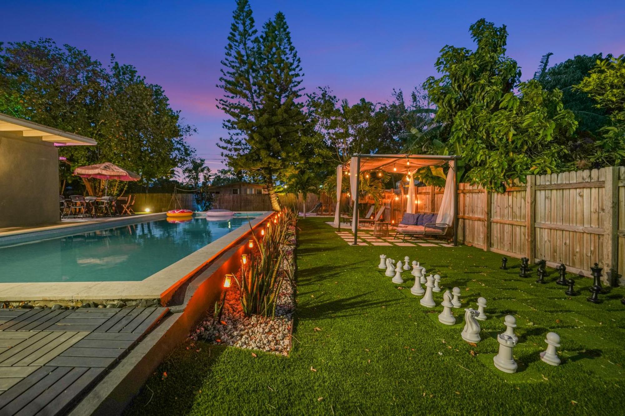 La Playita 4-br Heated Pool 16 Guests * Miami
