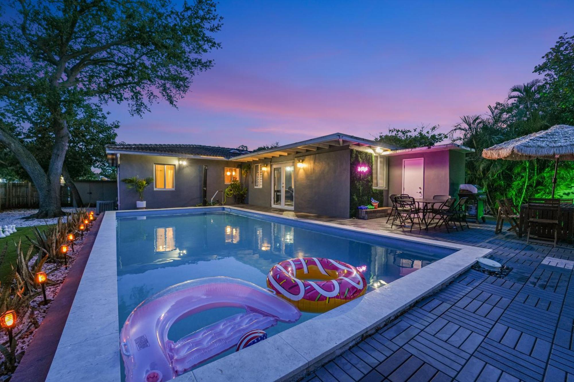 La Playita 4-br Heated Pool 16 Guests Villa