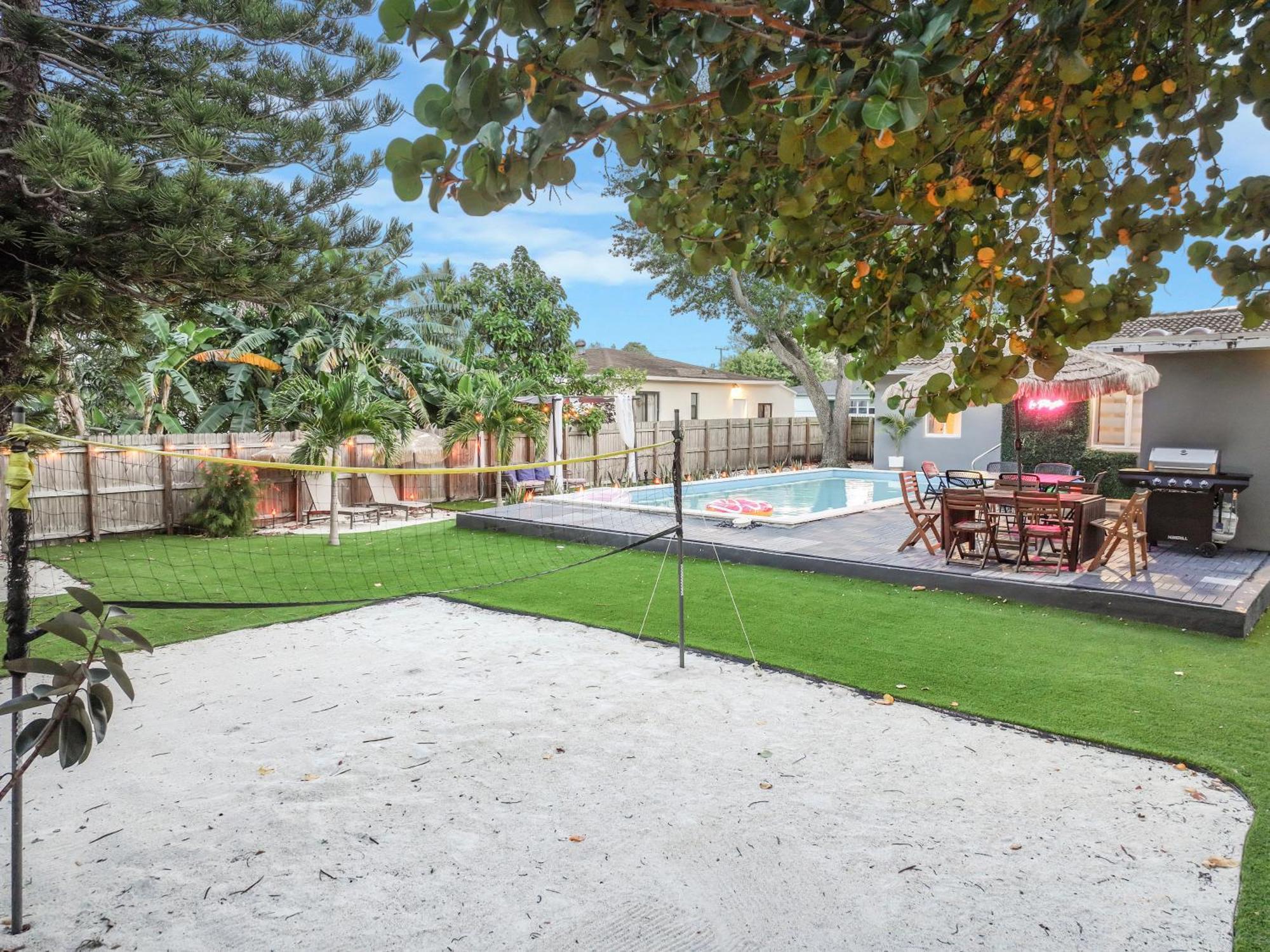 La Playita 4-br Heated Pool 16 Guests * Miami